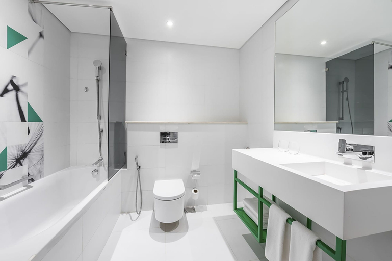 Bathroom 4, Studio M Arabian Plaza Hotel & Hotel Apartments, Dubai