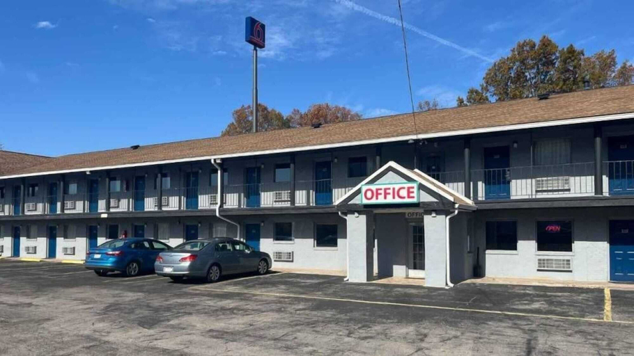 Exterior & Views, Motel 6 Hurricane, WV, Putnam