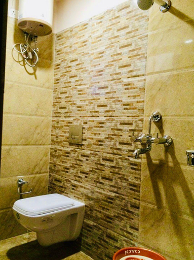 Bathroom 3, Hotel Purvika, Varanasi