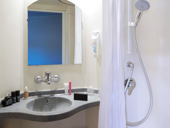 Bathroom 5, Ibis Budget Albi Terssac, Tarn