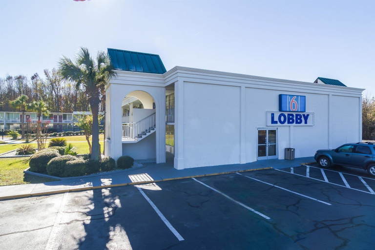 Exterior & Views 2, Motel 6 Townsend, GA, McIntosh
