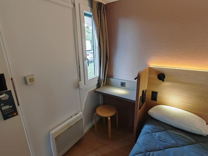 Bedroom 3, Premiere Classe Dunkerque Est - Armbouts Cappel, Nord