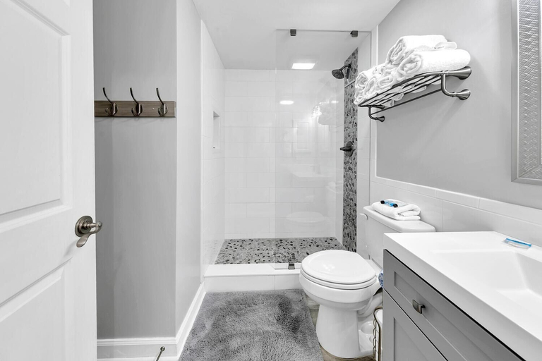 Bathroom, Boardwalk 2005, Bay