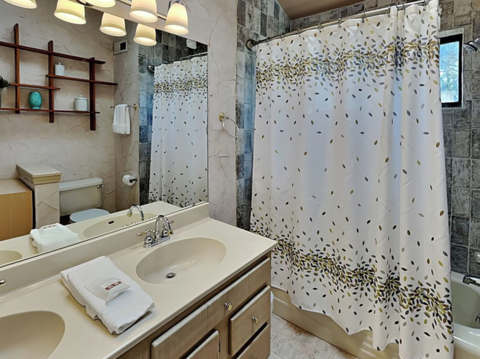 Bathroom 4, Lowkeys Lodge by Ruidoso Vacation Rentals, Lincoln