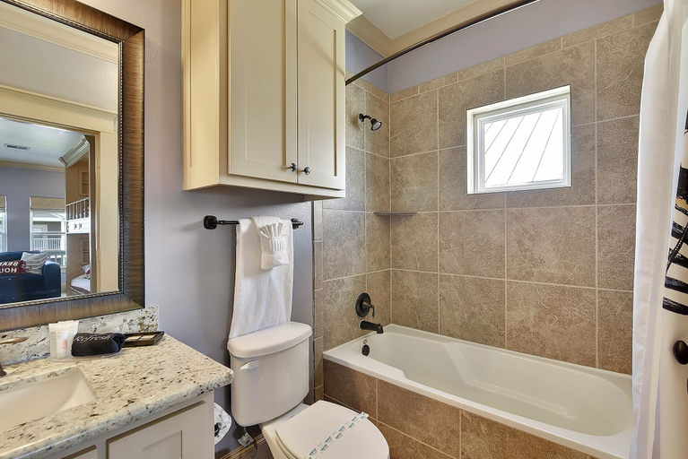 Bathroom 1, Neptune's Sanctuary by Ryson Vacation Rentals, Galveston