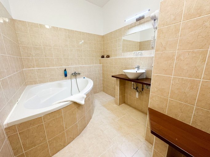 Bathroom 4, Hotel Modena, Bratislava II