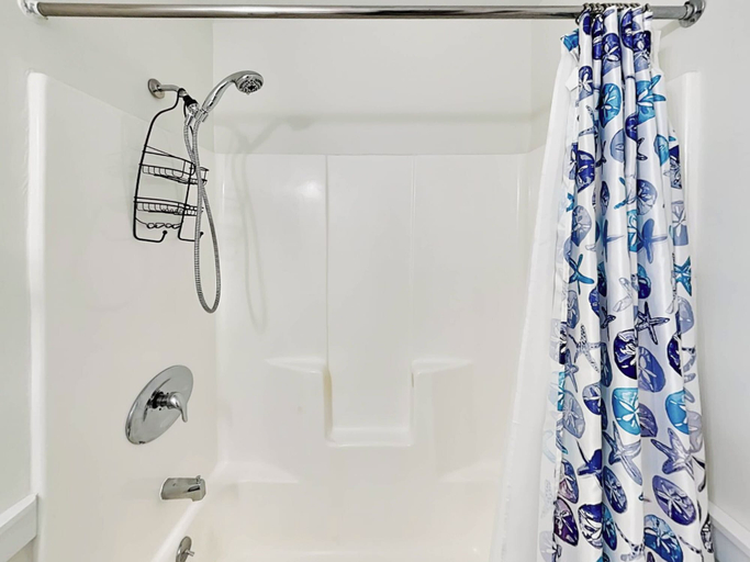 Bathroom 4, The Spa 1219 by Hilton Head Retreats, Beaufort