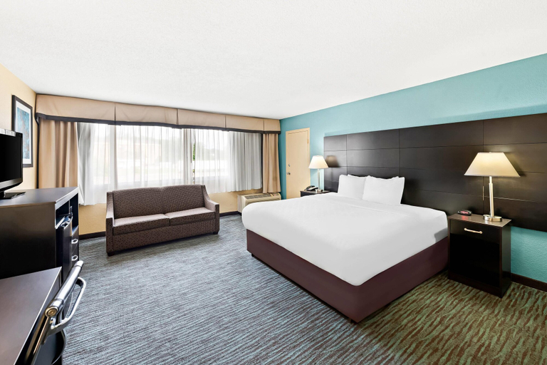 Bedroom 3, Quality Inn Dayton Airport, Montgomery