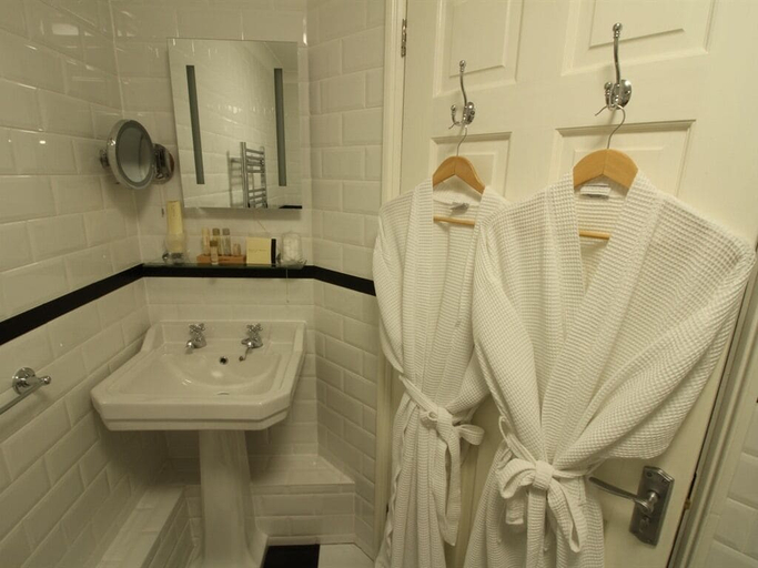 Bathroom 3, Thanington Hotel, Kent
