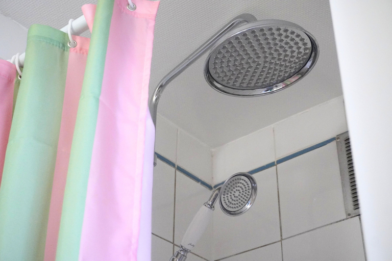 Bathroom 4, Hôtel Le Moderne, Haute-Garonne