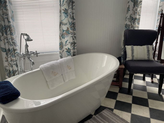 Bathroom 3, The York House, Niagara
