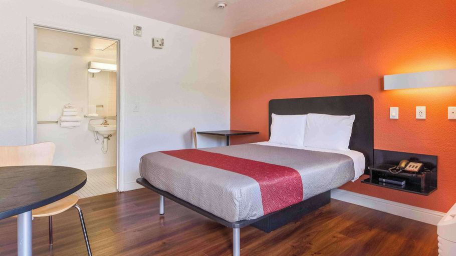 Bedroom 3, Motel 6 Fremont South, Alameda