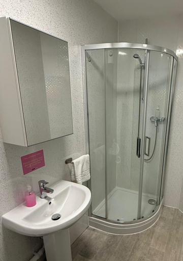 Bathroom 3, WiseStay, Cardiff