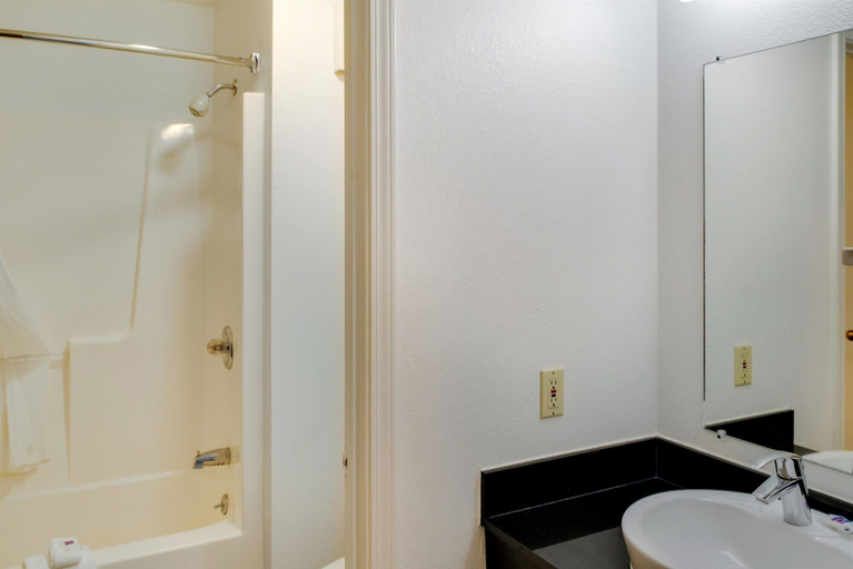 Bathroom 3, Motel 6 Richmond, IN, Wayne
