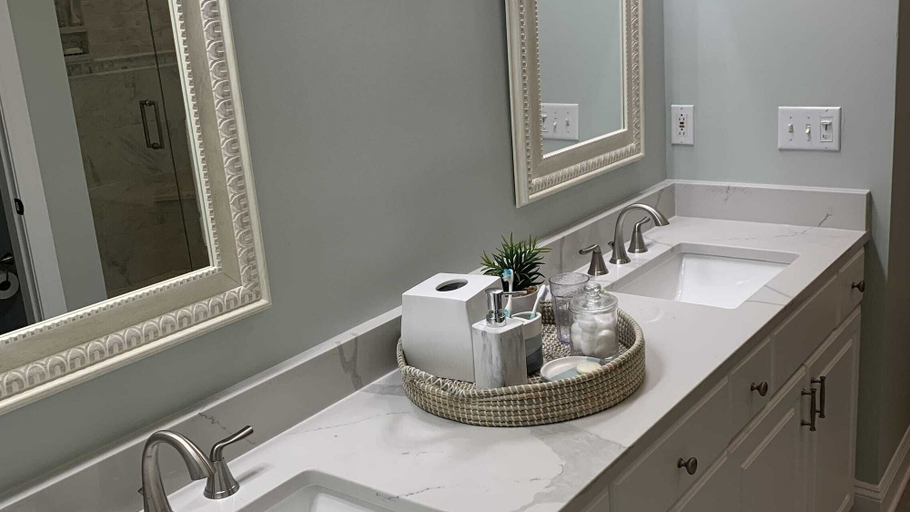 Bathroom 4, 28 Beachwood West by Avantstay Close to Beach, Multiple Decks & Private Pool!, Charleston