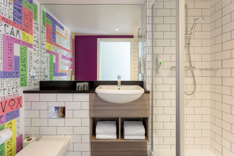 Bathroom 4, ibis Styles Glasgow Central, Glasgow