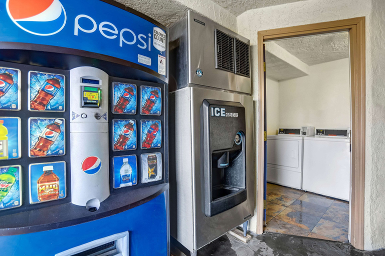 Food & Drinks 4, Motel 6 Anderson, CA - Redding Airport, Shasta