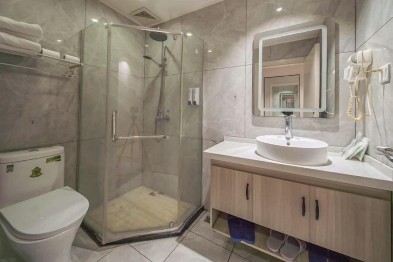 Bathroom 3, Yuedu Yizhan Fashion Hotel, Yichun