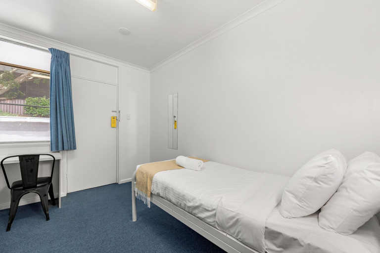 Bedroom 4, The Palms Motel (Formerly Flinders Motel), Wollongong - Inner