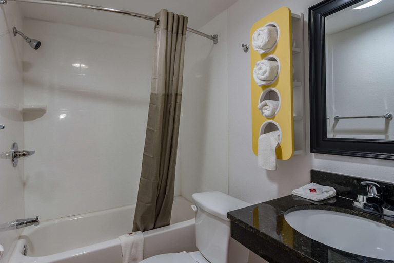 Bathroom 4, Motel 6 White, GA - Cartersville, Bartow