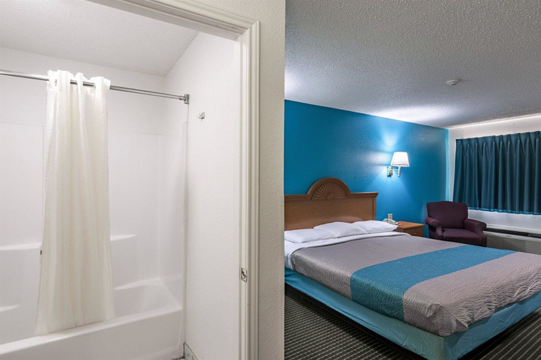 Bedroom 2, Motel 6 Azle, TX, Tarrant