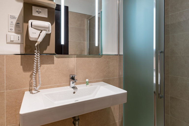 Bathroom 5, B&B Hotel Roma Pietralata Tiburtina, Roma