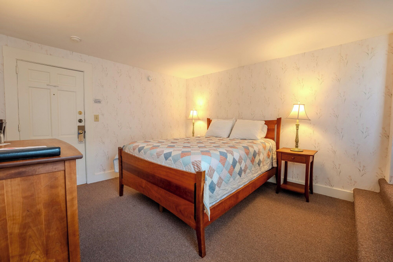 Bedroom 3, The Franconia Inn, Grafton