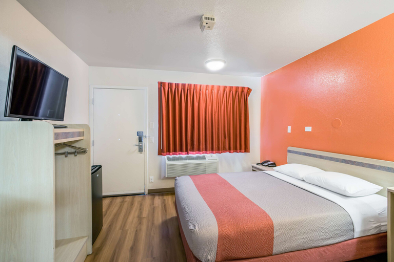 Bedroom 3, Motel 6 Williams, CA, Colusa