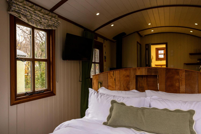 Bedroom 4, The Merry Harriers Pub, Surrey