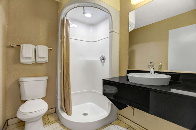 Bathroom 5, Motel 6-Red Bluff, CA, Tehama