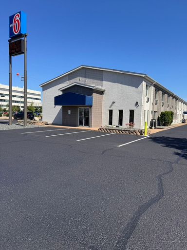 Exterior & Views 2, Motel 6 Eau Claire, WI, Eau Claire
