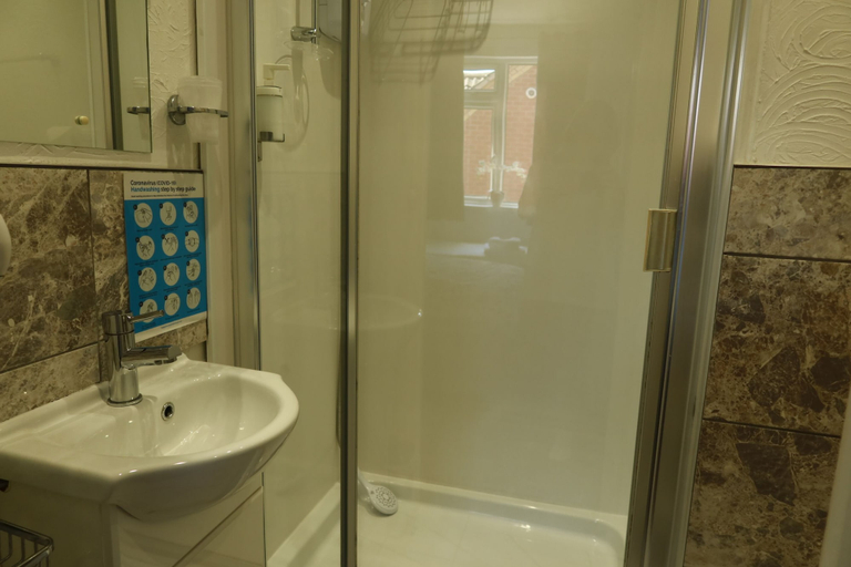 Bathroom 4, Avonlea Guest House, Oxfordshire