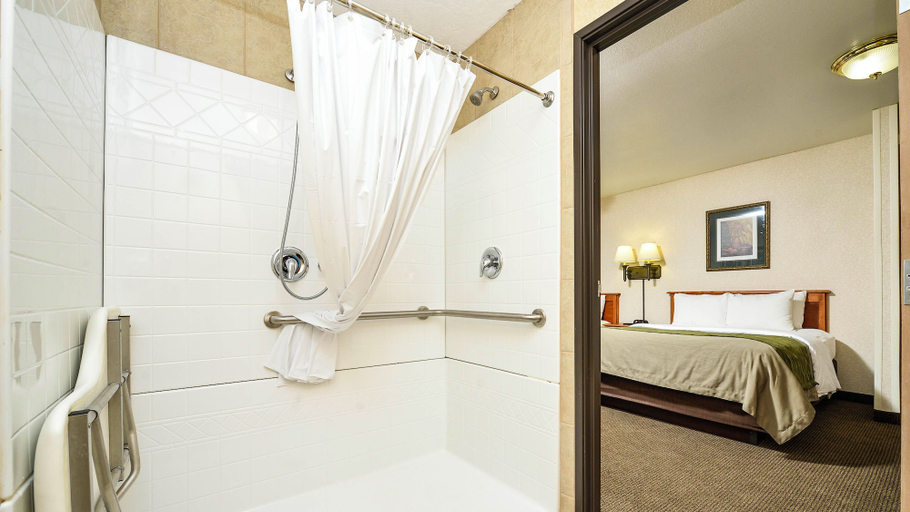 Bedroom 2, Motel 6 Minot, ND, Ward