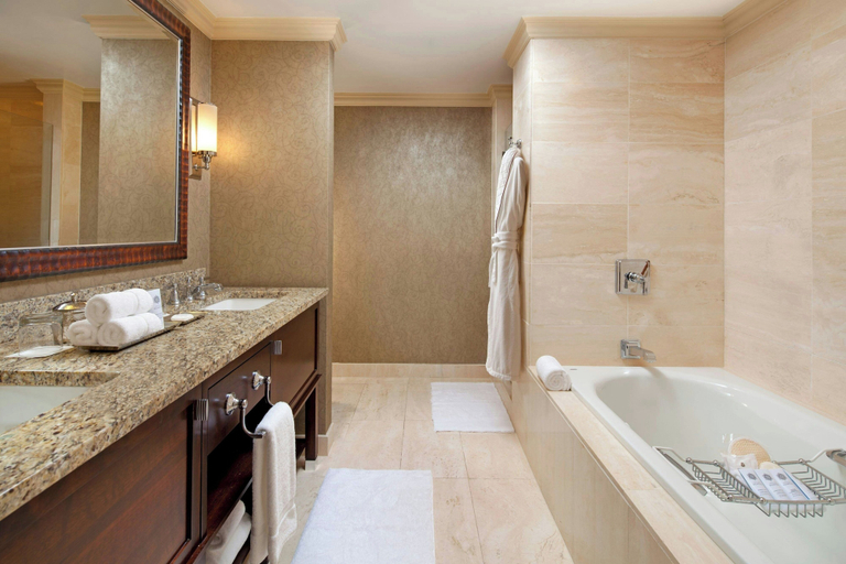 Bathroom 5, Houston Grand Hotel - River Oaks, Houston