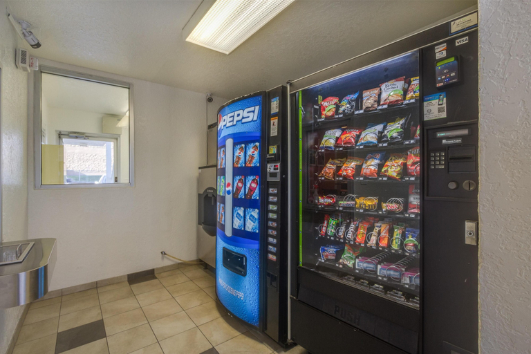 Food & Drinks, Motel 6 – Lakewood, CO, Jefferson