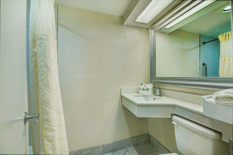 Bathroom 5, Motel 6 Atlanta, GA - Midtown, Atlanta