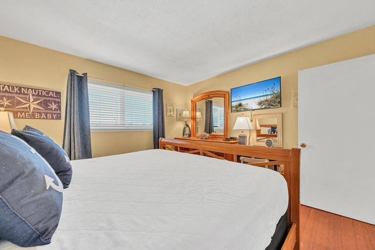 Bedroom 2, Nautical Watch D-6, Bay