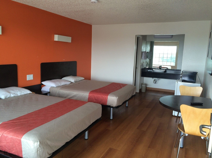 Bedroom 3, Motel 6 Waxahachie, TX, Ellis
