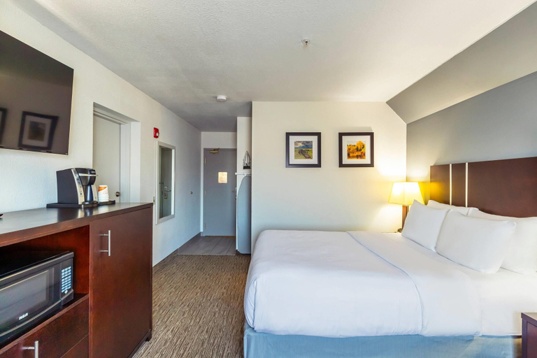 Bedroom 3, Comfort Inn & Suites Yorkton, Division No. 9