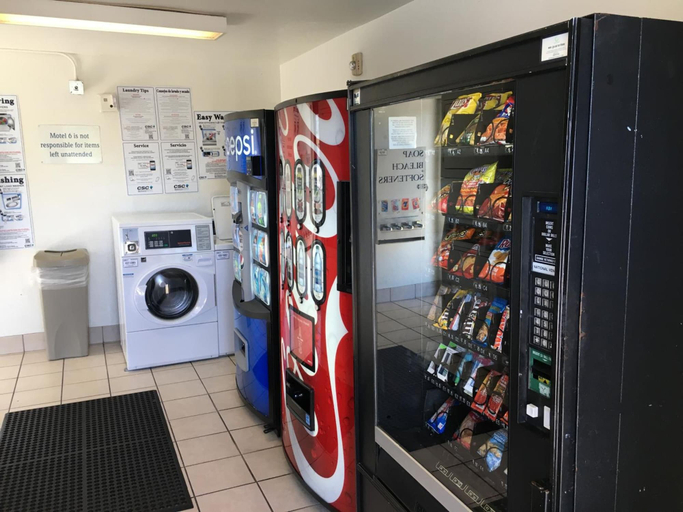 Food & Drinks 5, Motel 6 Lakeland, FL, Polk