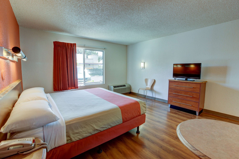 Bedroom 2, Motel 6 Irvine - Orange County Airport, Orange