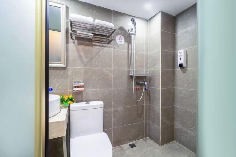 Bathroom 3, Yebang Convenience Hotel (Guilin North Railway Station), Guilin