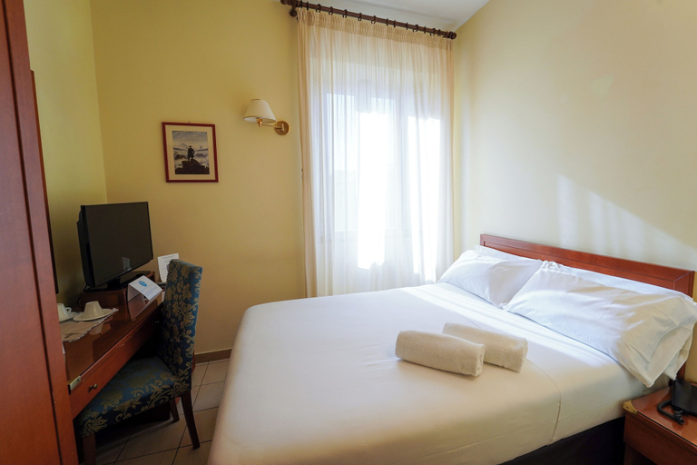 Bedroom 3, Hotel Adria, Bari