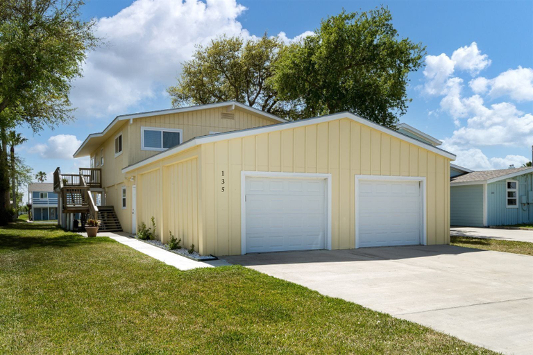 Exterior & Views 2, Catch & Play on Estes Bay by Miss Kitty’s, Aransas