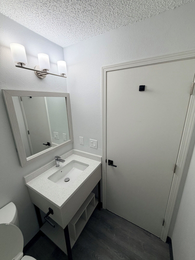 Bathroom 4, MainStay Suites Indianapolis Northwest - College Park, Indianapolis