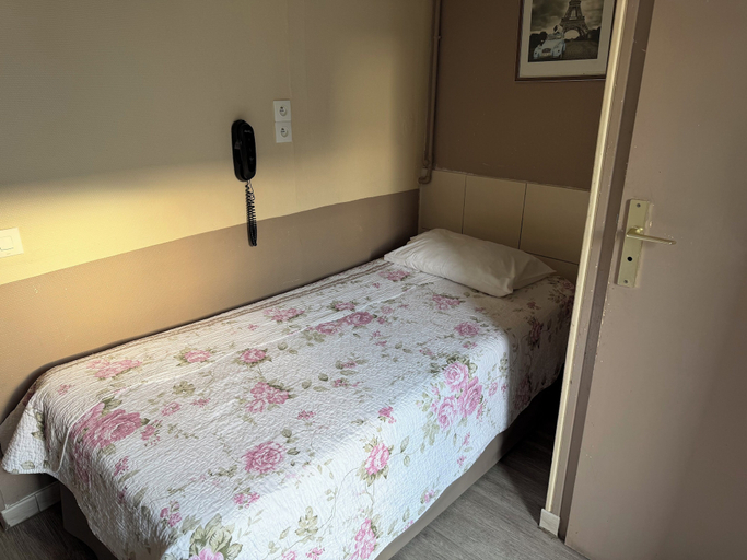 Bedroom 4, Jarry, Paris