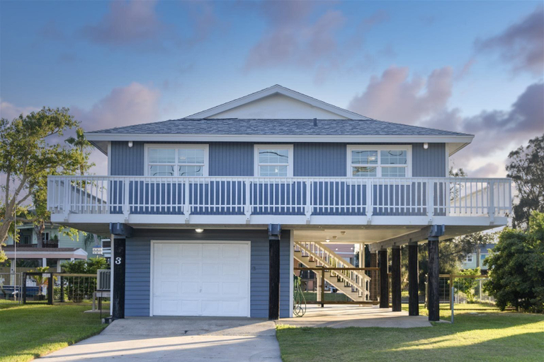 Exterior & Views 2, Bayside Blessing by Miss Kitty’s, Aransas