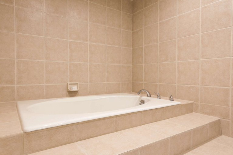 Bathroom 5, Embassy Suites by Hilton Milwaukee Brookfield, Waukesha