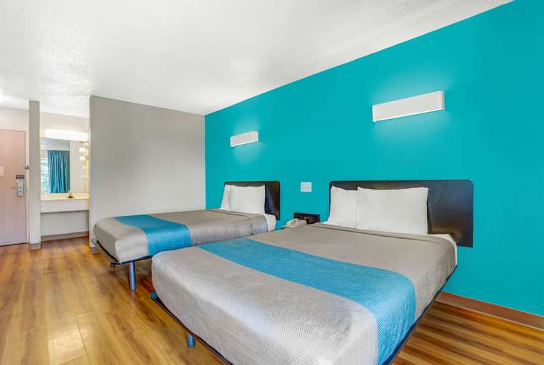 Bedroom 3, Motel 6 Raleigh, NC - North, Wake