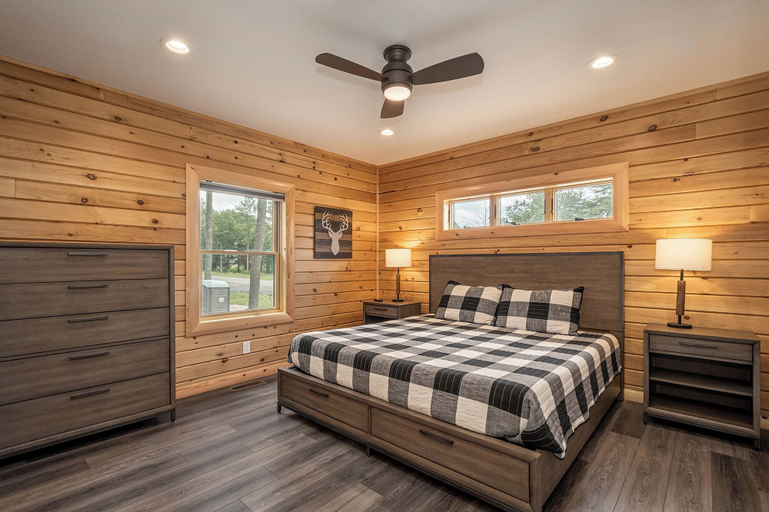Bedroom 2, Hilltop Hideaway by Taylor Made Deep Creek, Garrett